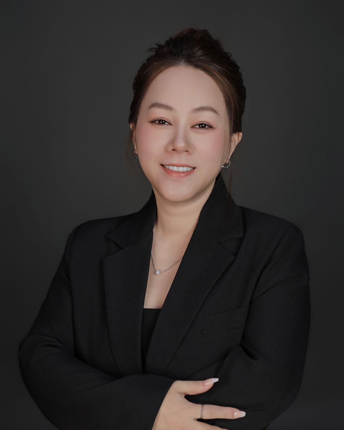 Anh Le in her Anaheim studio portrait