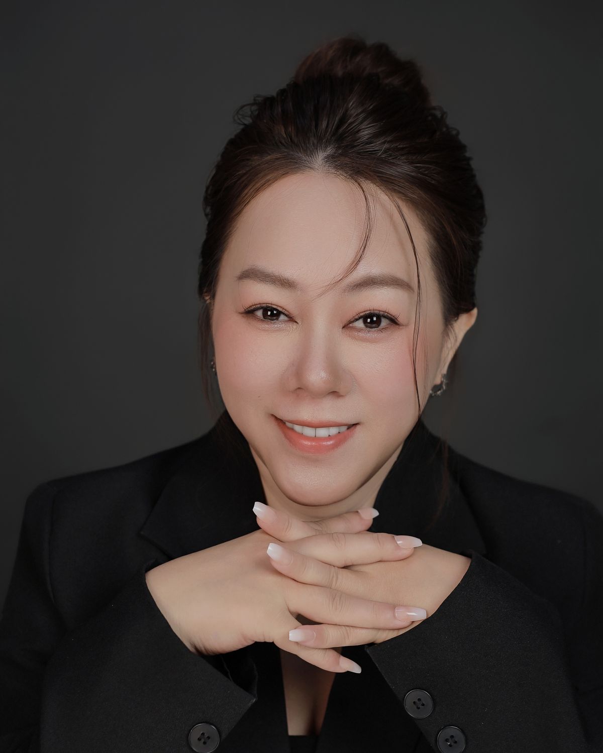Portrait of Anh Le, founder of Brows By Anh Le